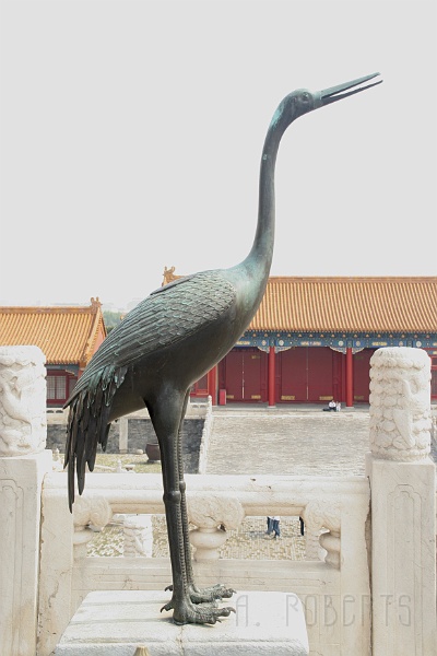 fc14.jpg - This is a bronze crane that was outside of the door.